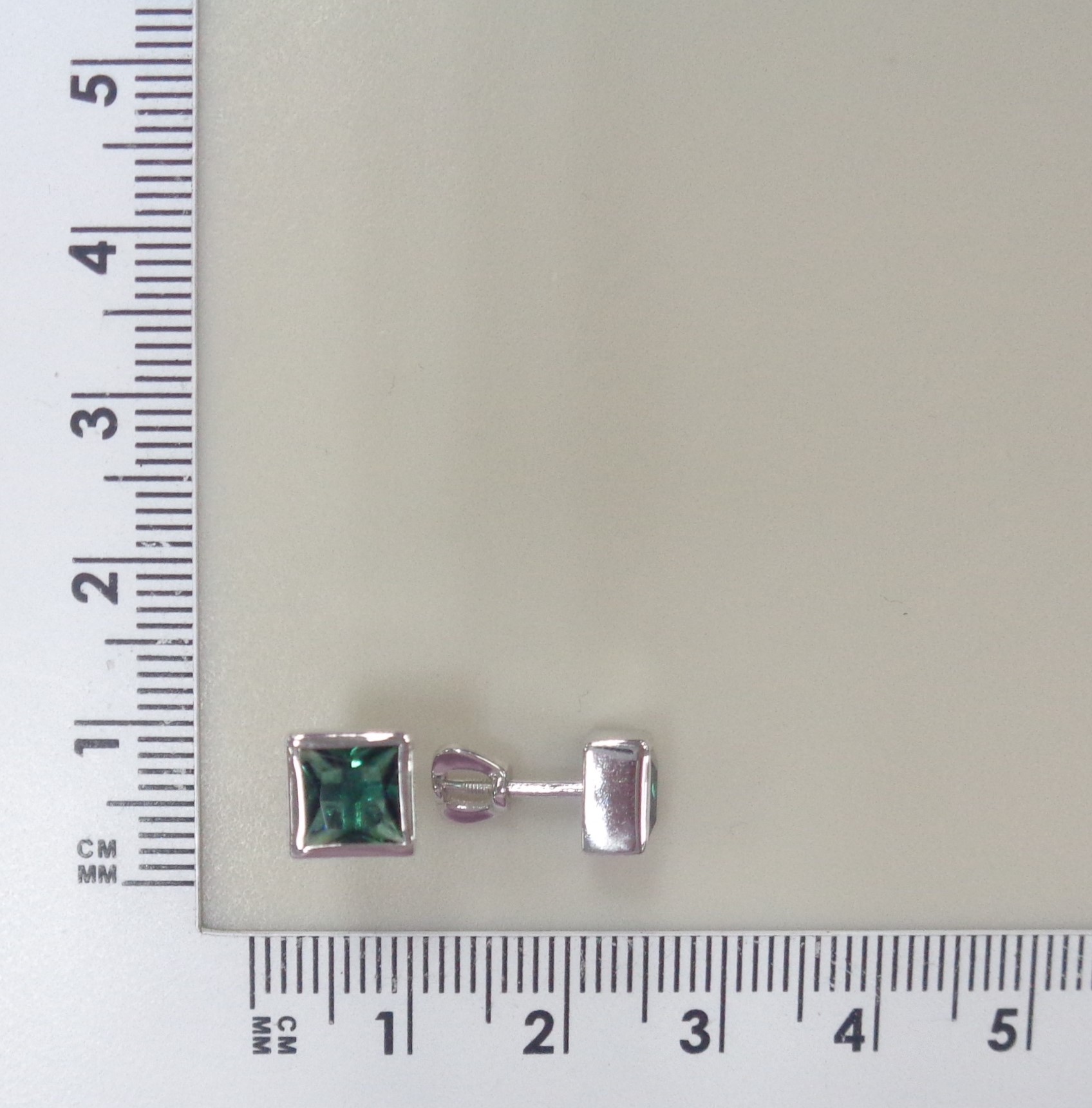 Серебряные серьги-пусеты с празиолитами